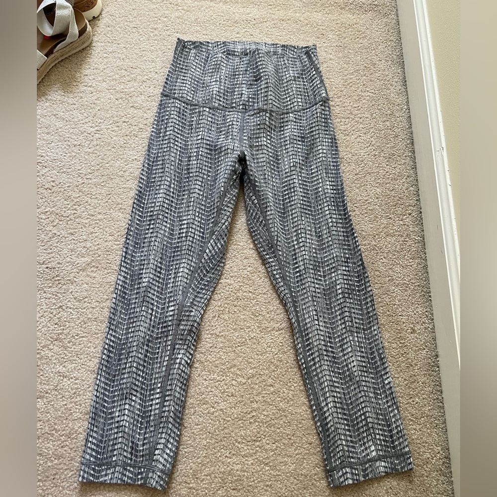 Lululemon leggings size 6